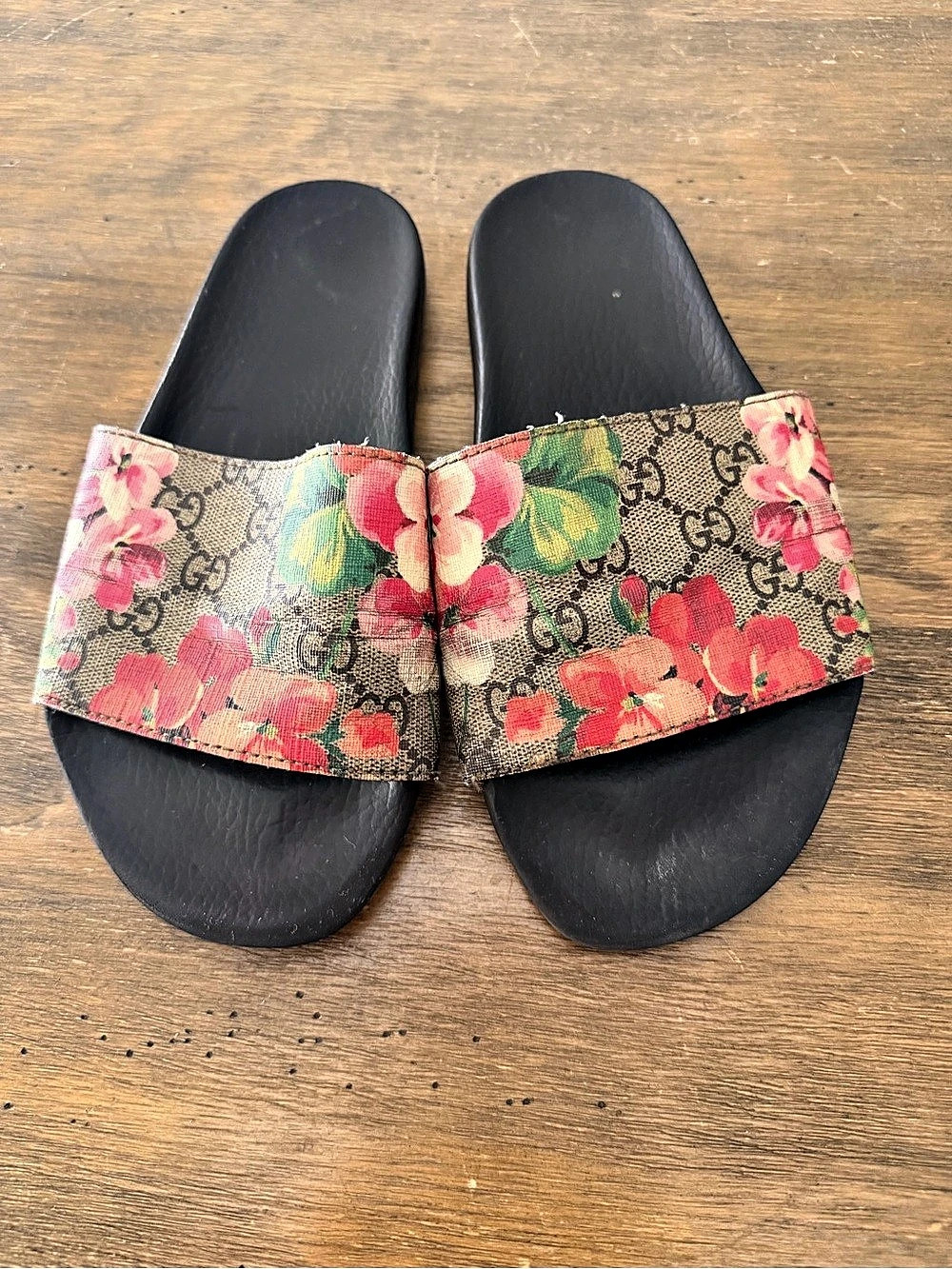Gucci GG Supreme Blooms Slide Sandals in Black & Pink 7